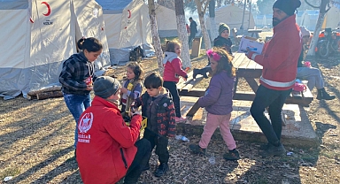 Akhisar Belediyesi ekiplerimiz, afet bölgesinde yaraları sarmaya devam ediyor