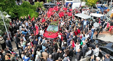 Togg Akhisar'da güllerle kaşılandı