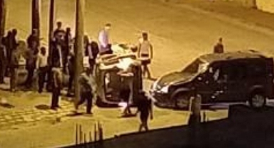 Efendi Mahallesi 267 sokak üzerinde iki araç çarpıştı 2 kişi yaralandı