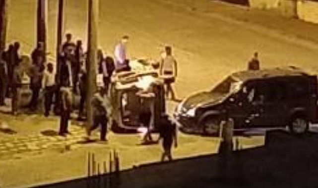 Efendi Mahallesi 267 sokak üzerinde iki araç çarpıştı 2 kişi yaralandı