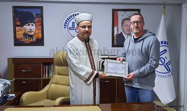 Aile ziyareti için Akhisar'a geldi Müslüman oldu