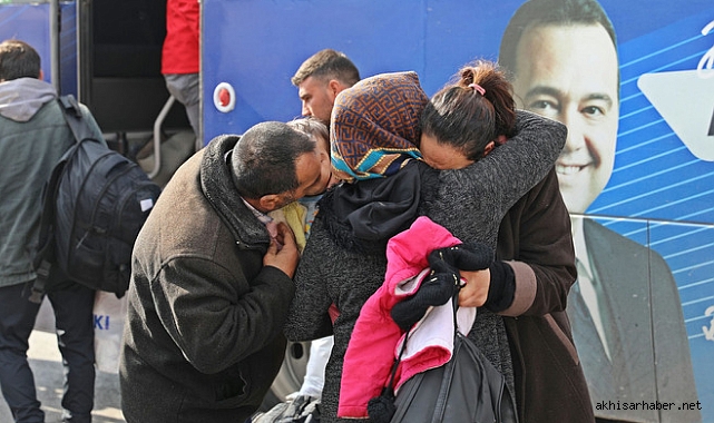 Akhisar Belediyesi'nden afetzedelere ulaşım desteği devam ediyor