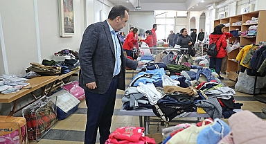 Akhisar'da depremzedeler için sosyal market ve butik kuruldu