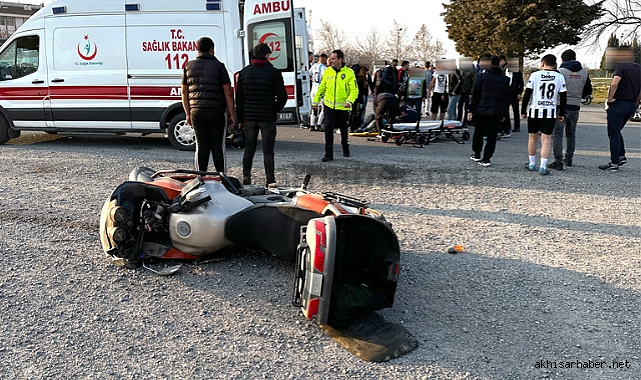 Akhisar'da feci kaza! otomobil ile motosiklet kafa kafaya çarpıştı