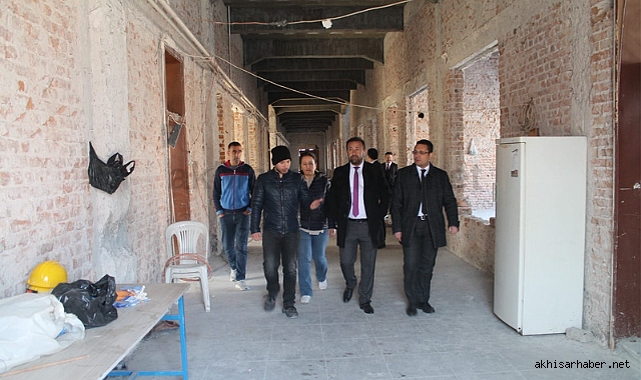 Akhisar'da okullarda deprem güçlendirme çalışmaları devam ediyor