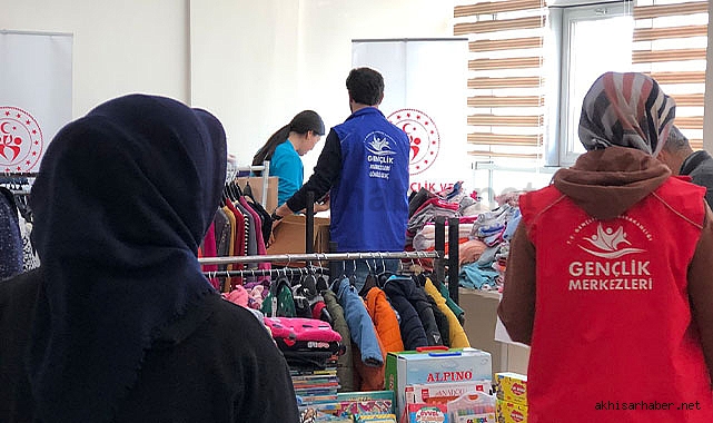 Akhisar Gençlik Merkezi'nden, depremzedelere destekler