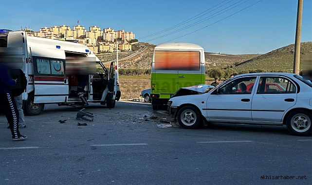 Akhisar-Gölmarmara yolu sanayi çıkışında trafik kazası: 2 yaralı 
