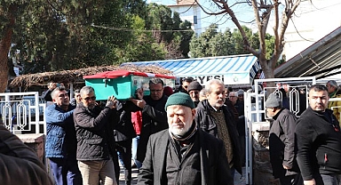 Depremde hayatını kaybeden öğretmen son yolculuğa uğurlandı