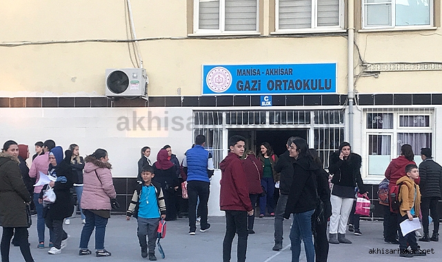 Depremin ardından Akhisar'da eğitim öğretim başlıyor