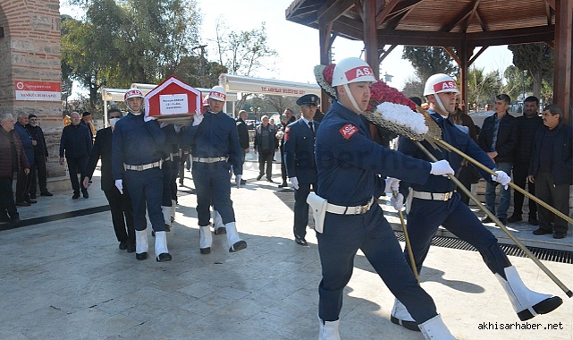 Emekli Albay askeri törenle son yolculuğuna uğurlandı