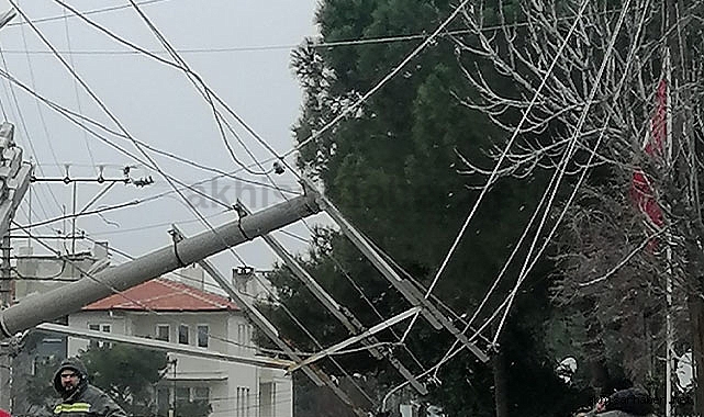 Fırtına Zeytinliova Mahallesinde etkili oldu