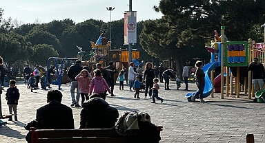 Güzel havayı gören Akhisarlılar Gölet'e akın etti