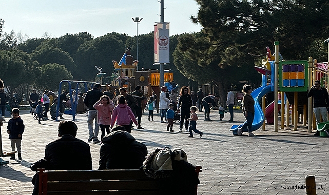 Güzel havayı gören Akhisarlılar Gölet'e akın etti