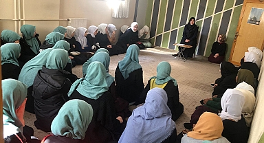 Her ay bir konu bir konuk projesinin konusu üç ayların önemi oldu