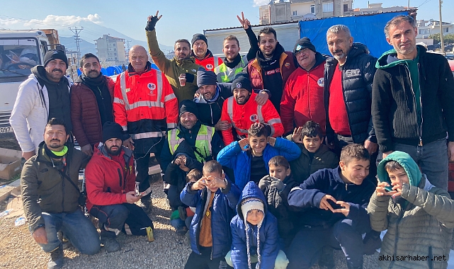 İstanbul'da yaşayan Akhisarlılar deprem bölgesinde