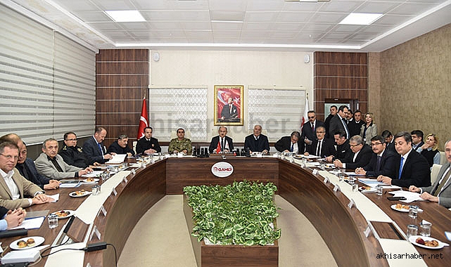 Manisa'dan deprem bölgesine giden yardımlar değerlendirildi