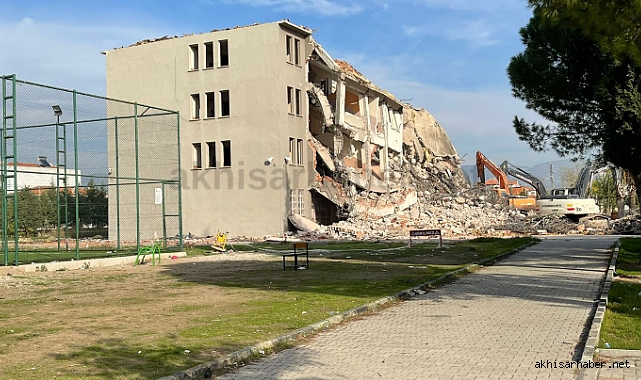 Manisa Valiliği depreme dayanıksız okullar ile ilgili açıklama yaptı