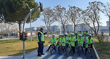 Şehit Serdar Denizer İmam Hatip Ortaokulu bisiklet trafik eğitim Parkı'nda