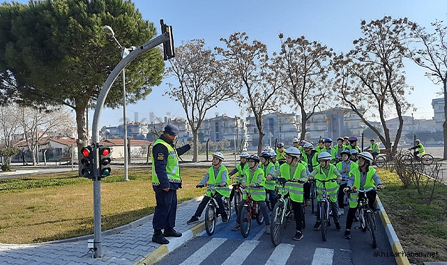 Şehit Serdar Denizer İmam Hatip Ortaokulu bisiklet trafik eğitim Parkı'nda