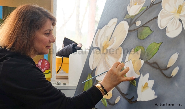 Uğur Mumcu Kültür ve Sanat Merkezi ışık saçıyor