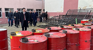 Vali Karadeniz, Akhisarlı öğrencilerin ürettiği sobaları inceledi