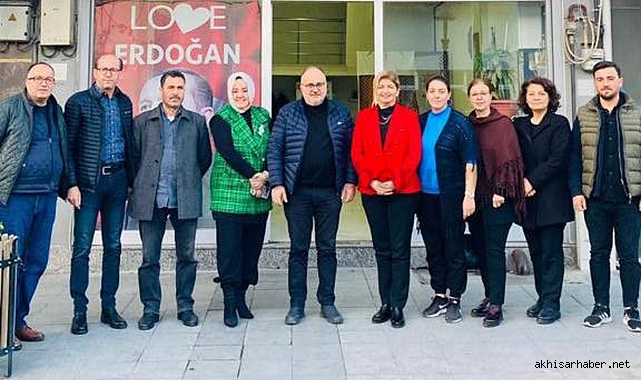 Yunusemre Belediye Başkan Yardımcısından AK Parti'ye ziyaret