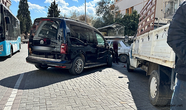 3 aracın karıştığı kaza ucuz atlatıldı