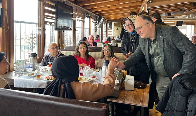 AK Parti Akhisar teşkilatı depremzede kadınların gününü kutladı