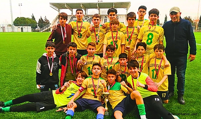 Akhisar Ali Şefik Ortaokulu il birincisi oldu