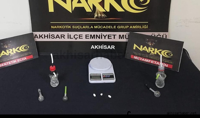 Akhisar'da 3 eve uyuşturucu operasyonu 9 kişi yakalandı