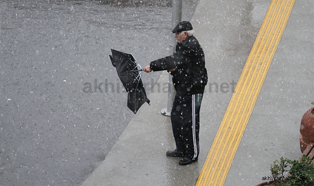 Akhisar'da kuvvetli rüzgar ve fırtına bekleniyor