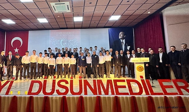 Akhisar'da Şehitler anıldı! Çanakkale ruhu tekrar yaşandı