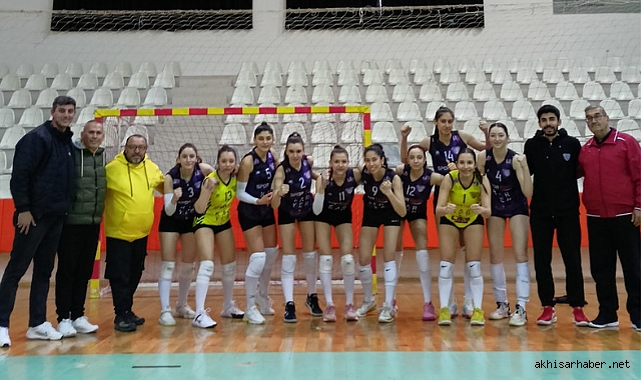 Akhisargücü Kadın Voleybol Takımı son maçında gülen taraf oldu
