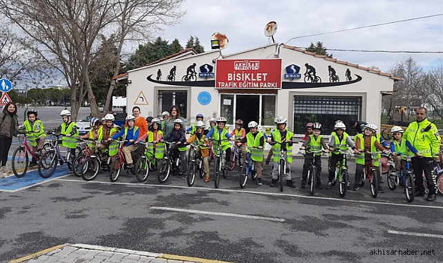 Akhisarlı öğrenciler bu parkı çok seviyor