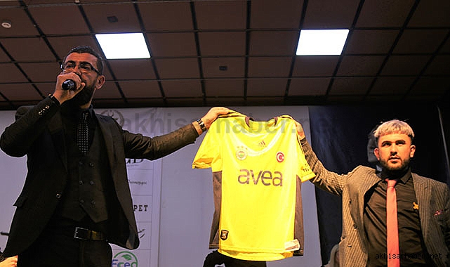 Alex imzalı forma Ebrar bebek için açık arttırma ile satıldı