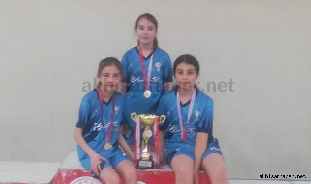 Atatürk Ortaokulu masa tenisinde il birincisi oldu