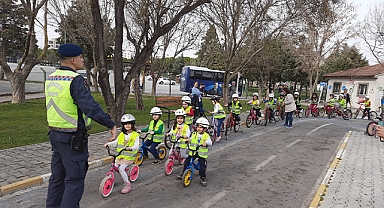 Bisiklet Trafik Eğitim Parkı'nda hem eğlendiler hem öğrendiler