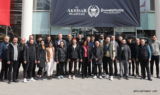 Deprem bölgesinde kuaförlük yapan 40 kişilik heyet Akhisar'a geldi