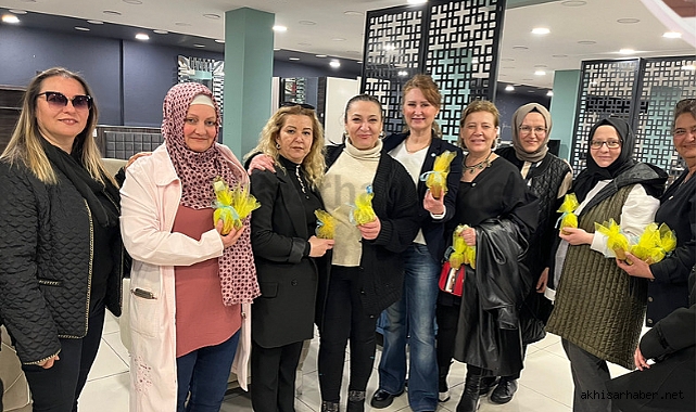 İYİ Parti Akhisar İlçe Kadın Kolları kadınlar gününü kutladı