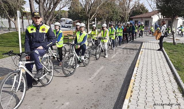 Jandarma'dan, Ülkü Ortaokulu öğrencilerine trafik dersi