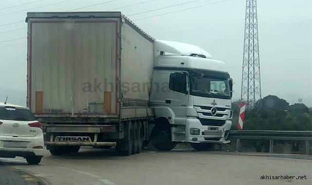 Medar kavşağında yine kaza