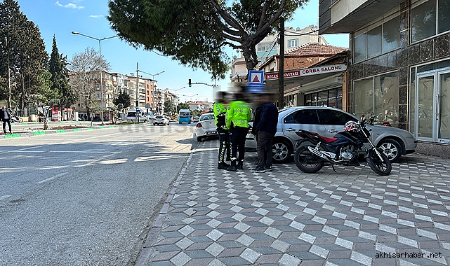 Motosiklet otomobile arkadan çarptı 1 kişi yaralandı