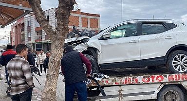 Seyitahmet Mahallesinde araç okul bahçesine girdi
