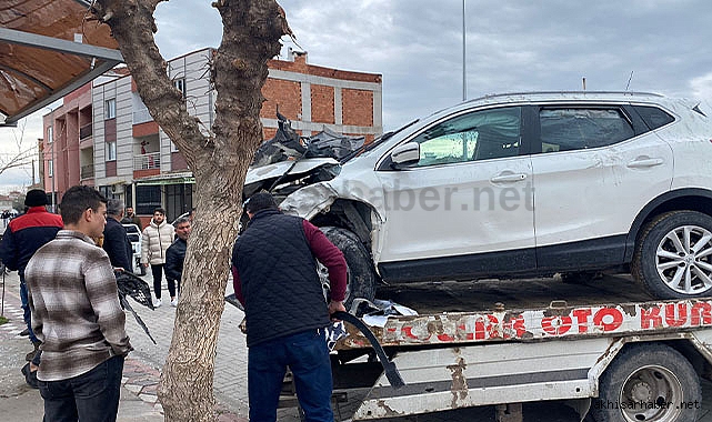 Seyitahmet Mahallesinde araç okul bahçesine girdi