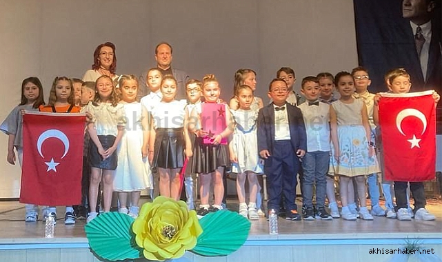 Ahmet Vehbi Bakırlıoğlu İlkokulu 2.sınıf F Grubunun şiir gecesi