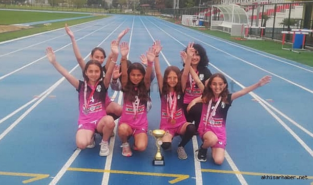 Akhisar Atatürk Ortaokulu Kızları il birincisi oldu