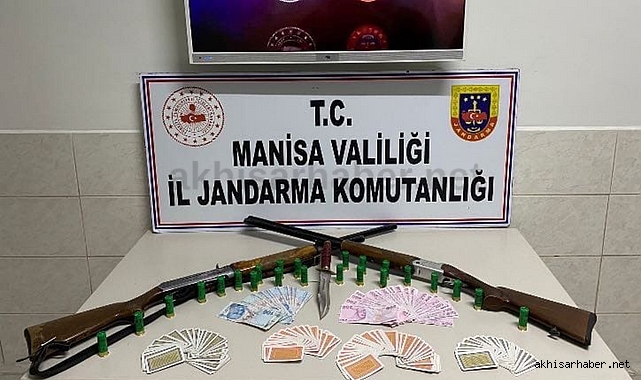 Akhisar'da bağ evinde kumar oynatanlara operasyon