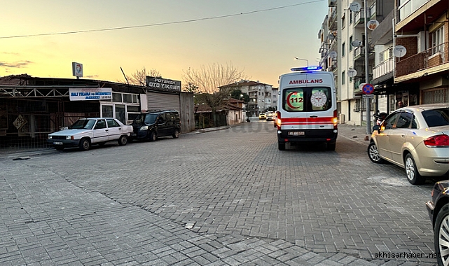 Akhisar'da kamyonet karşıya geçmek isteyen kadına çarpıp kaçtı