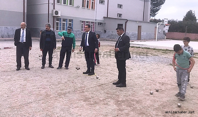 Akhisar'da okullarda öğrencilere Bocce eğitimi veriliyor