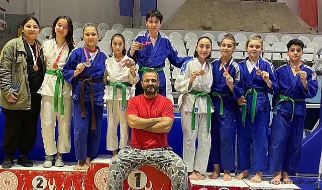 Akhisar Judo'da iki il birincisi çıkardı